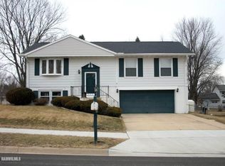 3234 W Knox Dr, Freeport, IL 61032