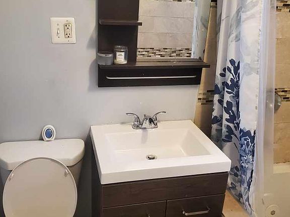 2nd image of 4116 W Melrose St #2