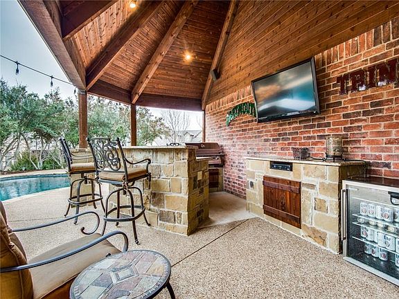 5th image of 3333 Club View Dr