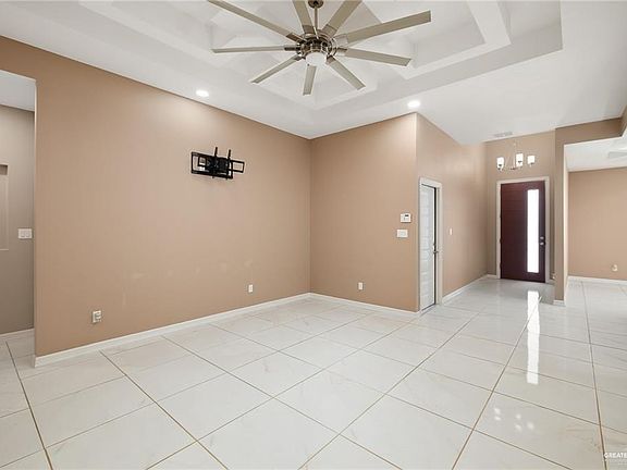 5th image of 521 Oak Ridge St