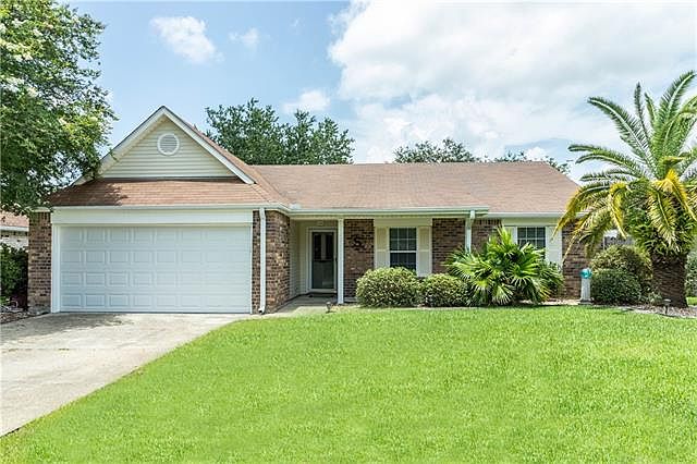 1st image of 125 Willow Wood Dr