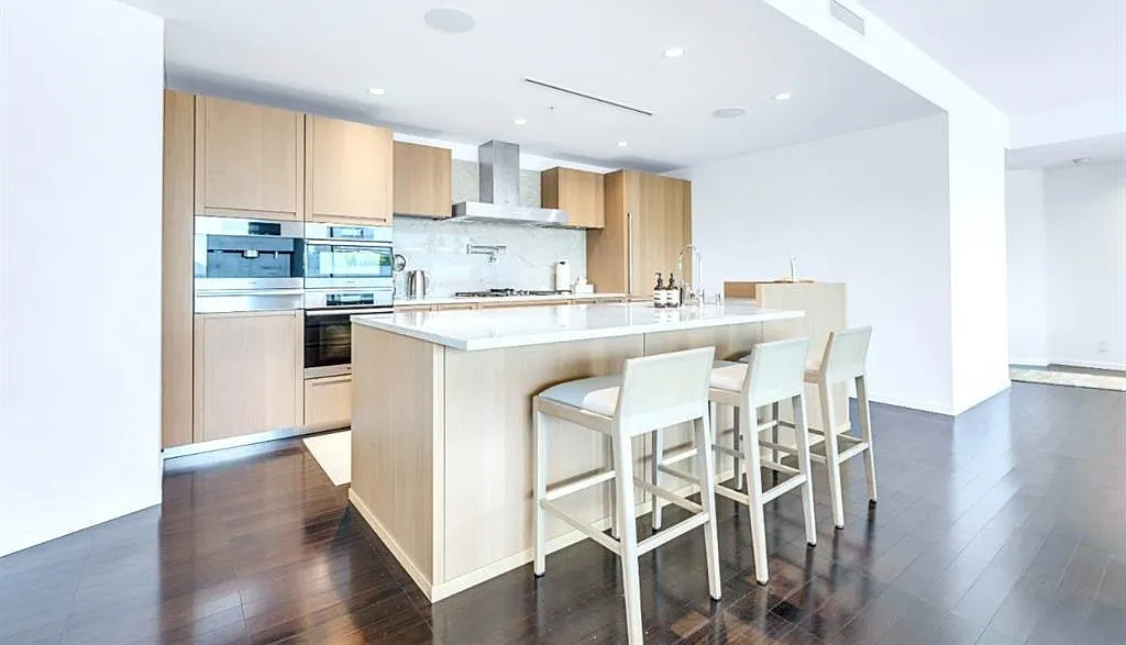 2 bed, 2187 sqft, $14,900 — Photo 2