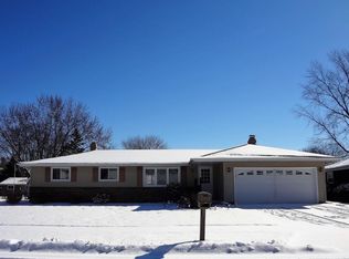 1344 Wild Rose Ln, Neenah, WI 54956