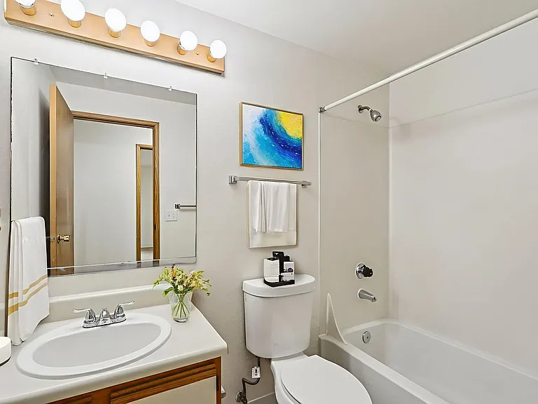 Glenbrook Apartments — Photo 34