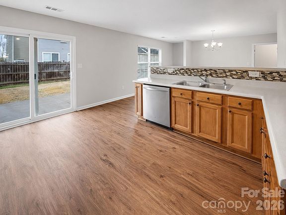 5th image of 220 Hunslet Cir