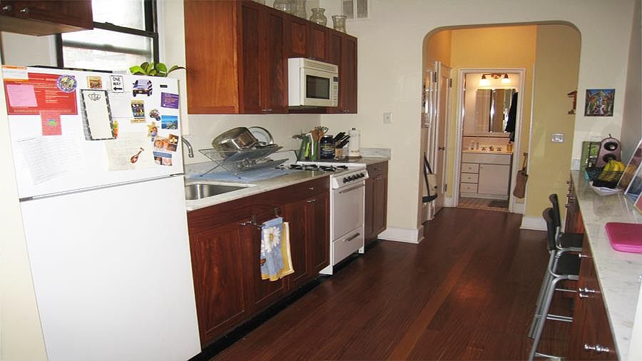 2nd image of 100 W 73rd St APT 4D