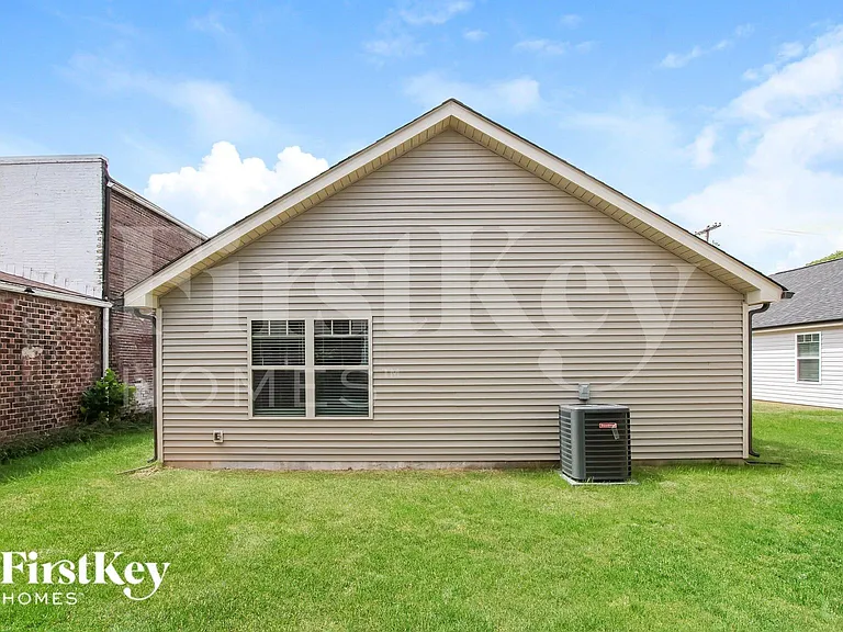 235 Front St — Photo 12