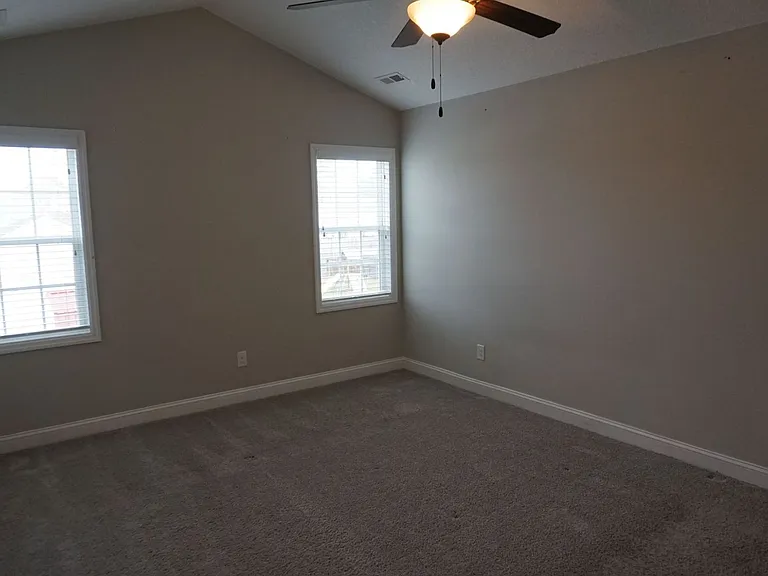 407 Sundown Ct — Photo 32
