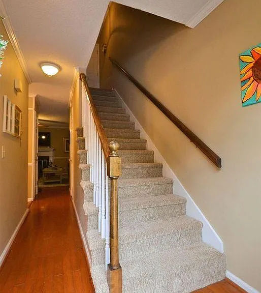 111 Mulberry Ln — Photo 2