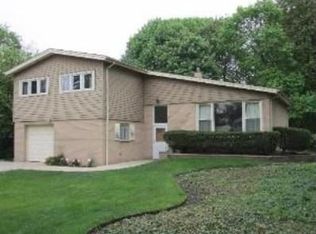 819 Holmes Ave, Deerfield, IL 60015