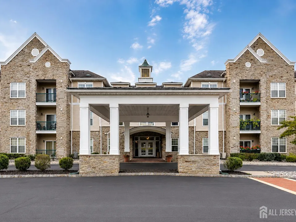 100 Middlesex Blvd #341