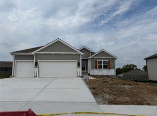 1320 NE 122nd St, Kansas City, MO 64165
