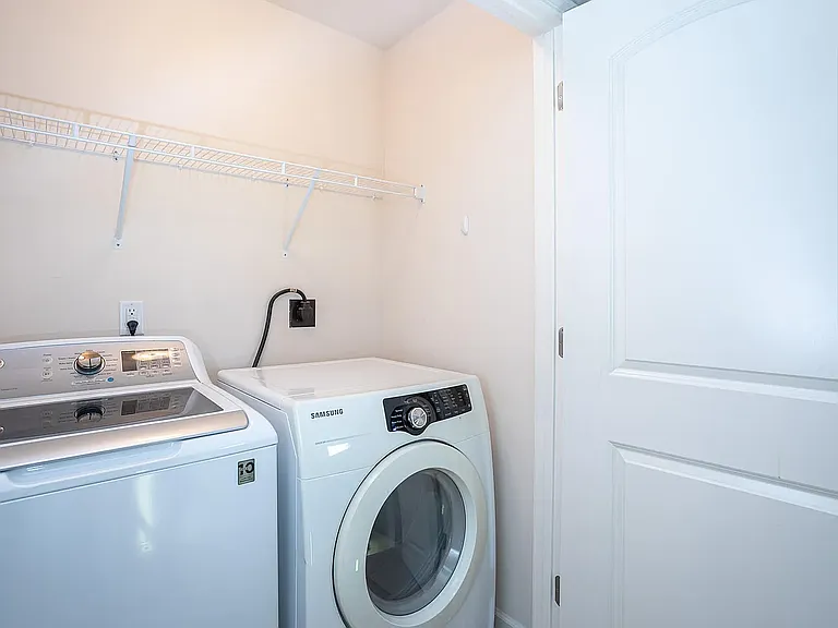 576 Camel St — Photo 8