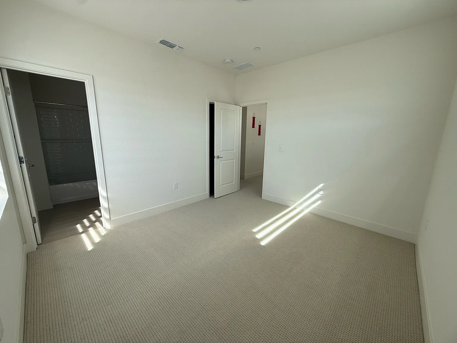 4 bed, 3.5 bath, 2773 sqft, $1,800 — Photo 3