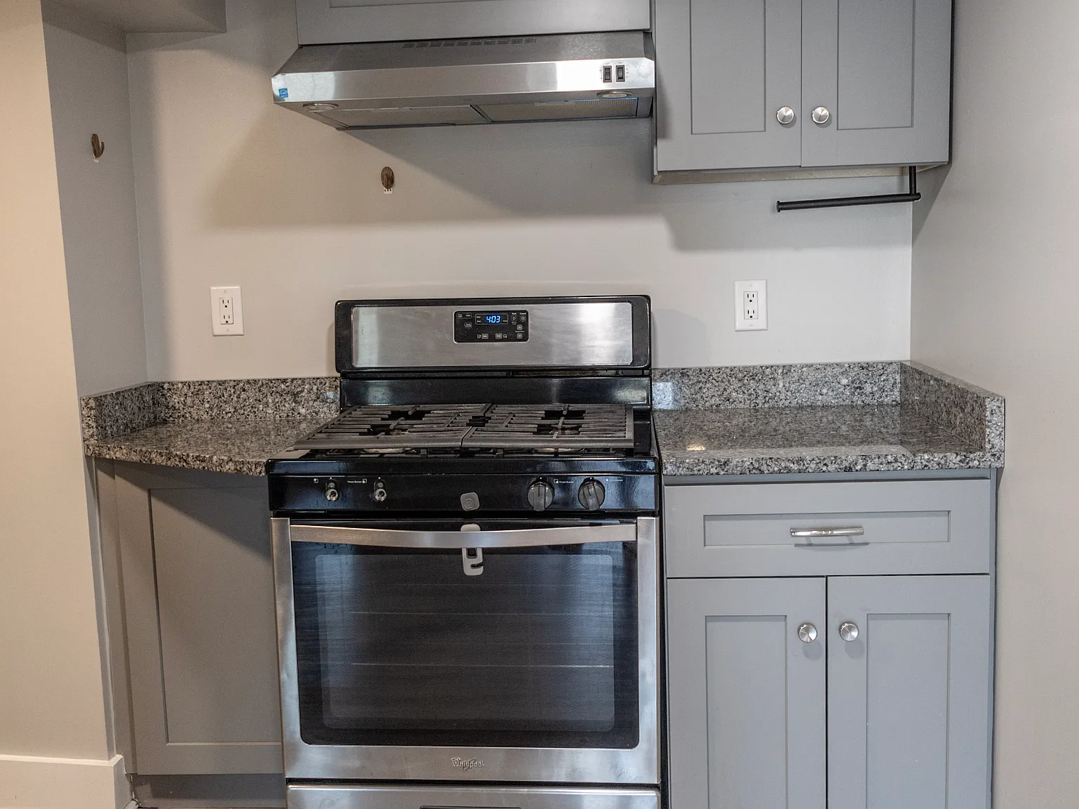 2 bed, 600 sqft, $1,600 — Photo 2