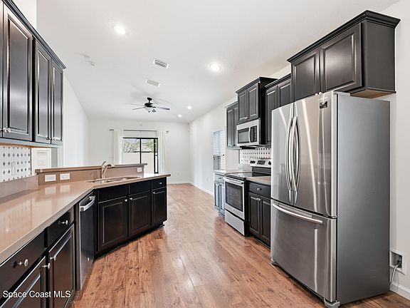 3rd image of 510 Fiddleleaf Cir