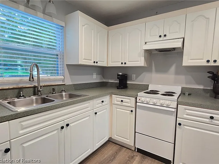 685 Lake June Rd — Photo 4