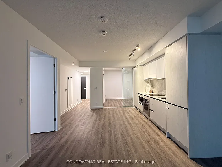 180 Front St E #807 — Photo 4