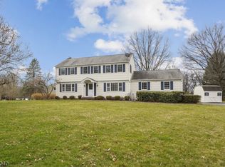 12 Gleneagles Dr, Lebanon, NJ 08833