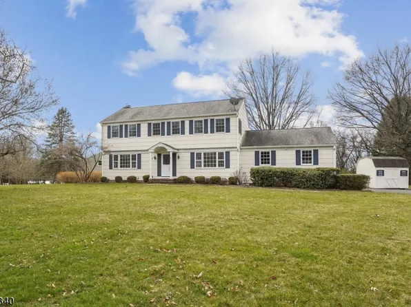 12 Gleneagles Dr, Clinton Twp., NJ 08833