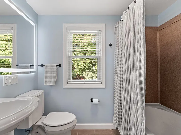 68 Oak Hill Rd — Photo 16