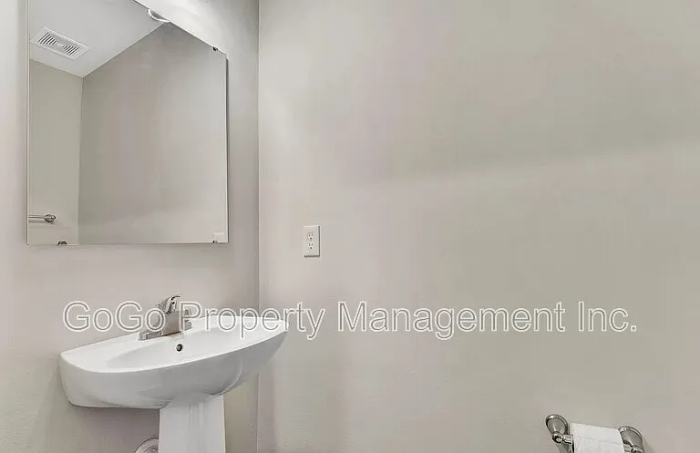 8 Torrington Dr — Photo 7