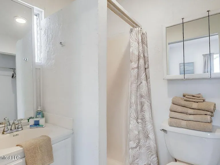 1812 Market St — Photo 7