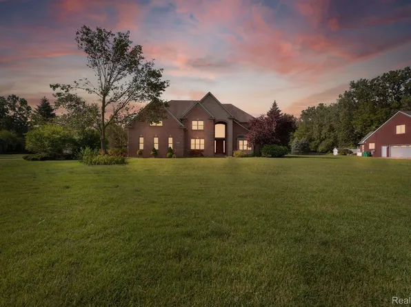 37825 Mahogany Dr, New Boston, MI 48164