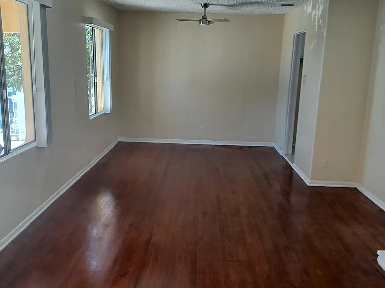 10847 Saticoy St — Photo 20