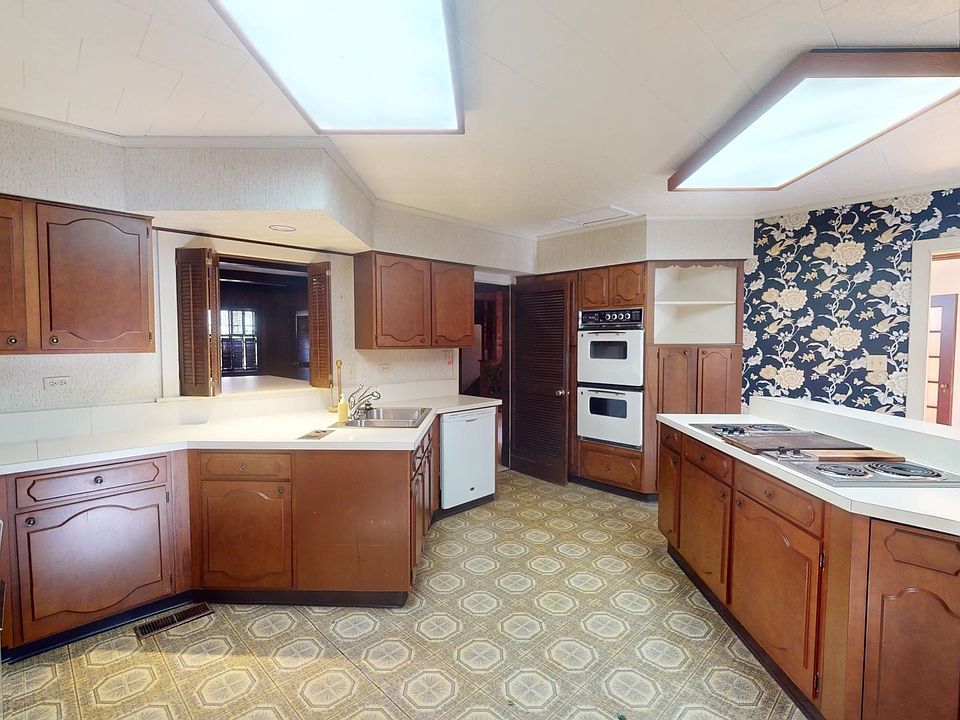 933 Troy Ave, Dyersburg, TN 38024 Zillow