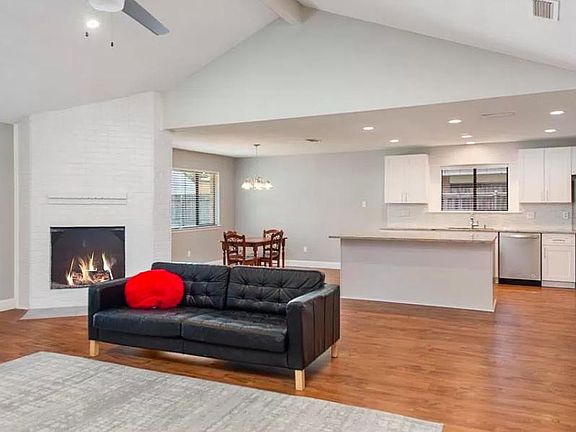 5th image of 2601 Carrington Ln