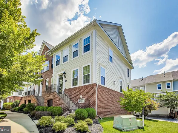 19 Mustang Dr, La Plata, MD 20646