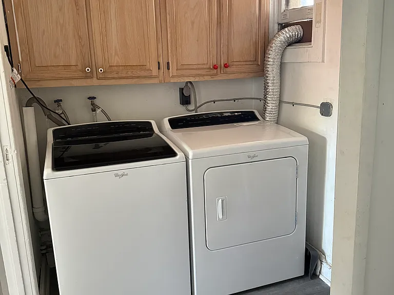 Washer and dryer super convenient right next to the kitchen. Everything is all open so you're not in a dark place doing laundry.