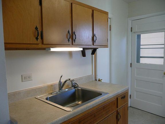 4th image of 168 N 9th St APT 4