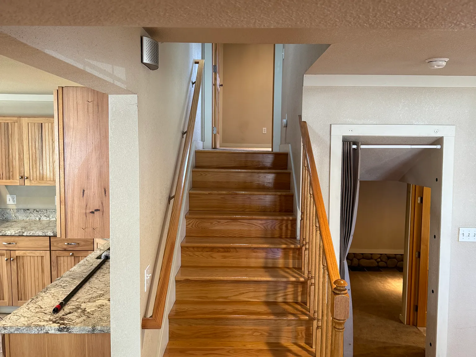 4 bed, 3.5 bath, 2208 sqft, $2,400 — Photo 4