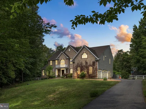 32 Mills Hollow Dr, Fredericksburg, VA 22406