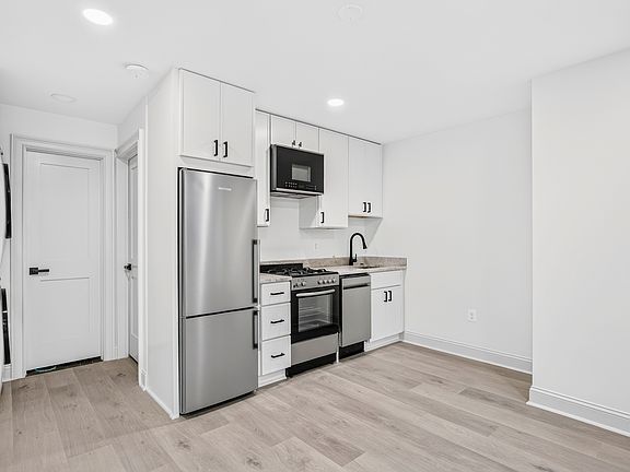 4th image of 311 E Capitol St NE #A