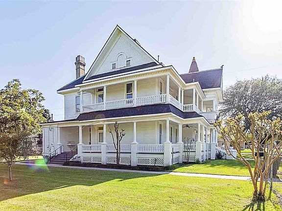 2nd image of 1695 Milam St