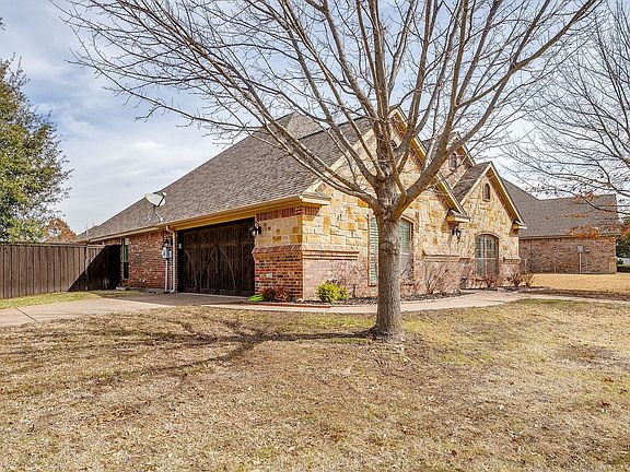 3rd image of 198 Winged Foot Dr