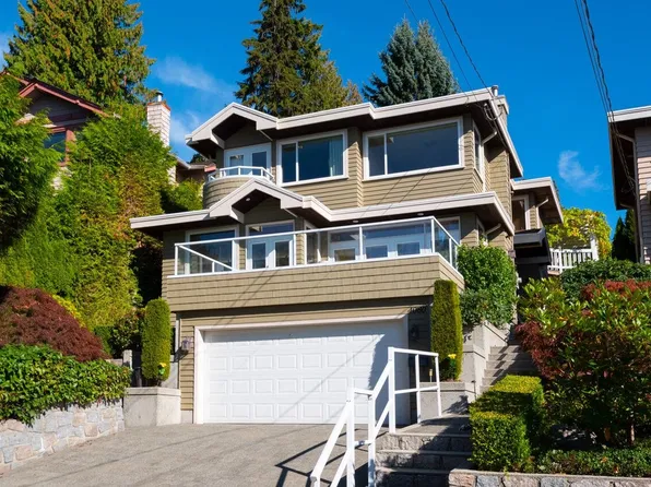 4080 Saint Pauls Ave, North Vancouver, BC V7N 1T5