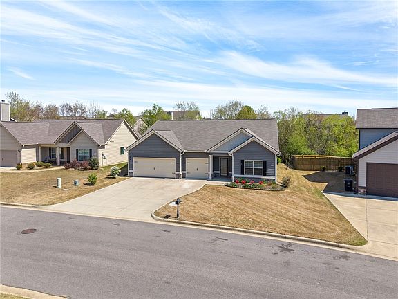 2nd image of 2811 Jackson St