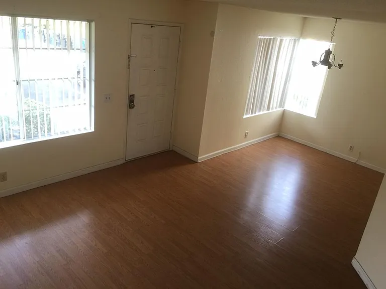 2021 Manzana Way — Photo 2