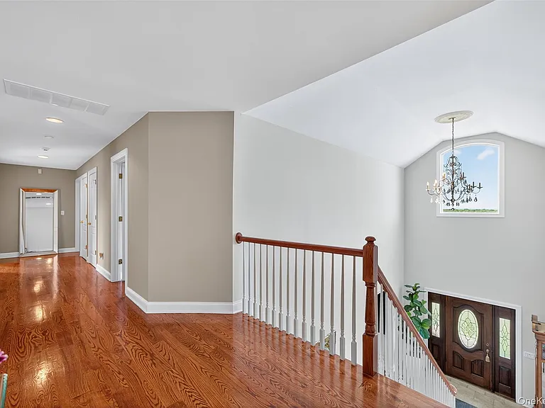 11 Dorian Way — Photo 22