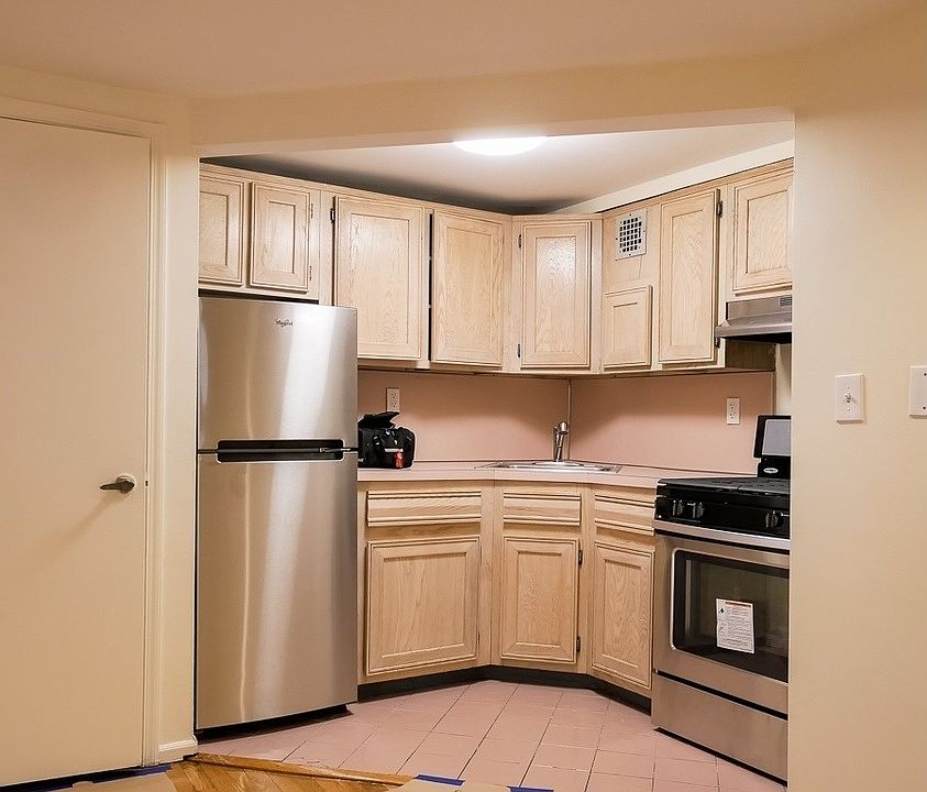 1st image of 665 Washington Ave APT 2R