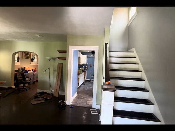 4th image of 304 E Garden Rd