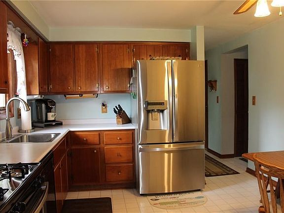 2nd image of 23 Buena Vista Dr