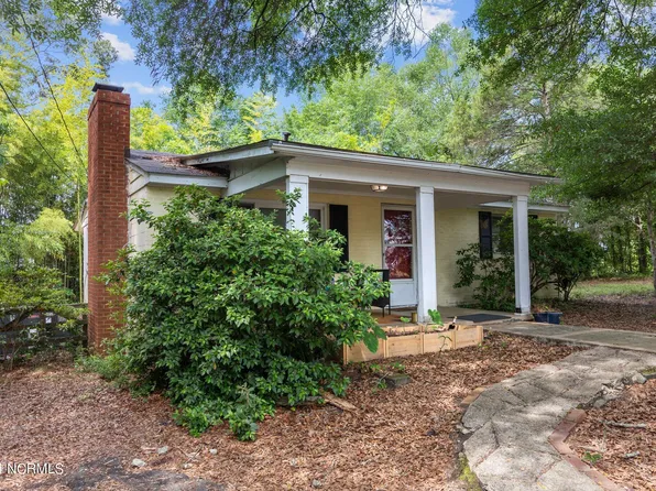 490 W New Hampshire Avenue, Southern Pines, NC 28387