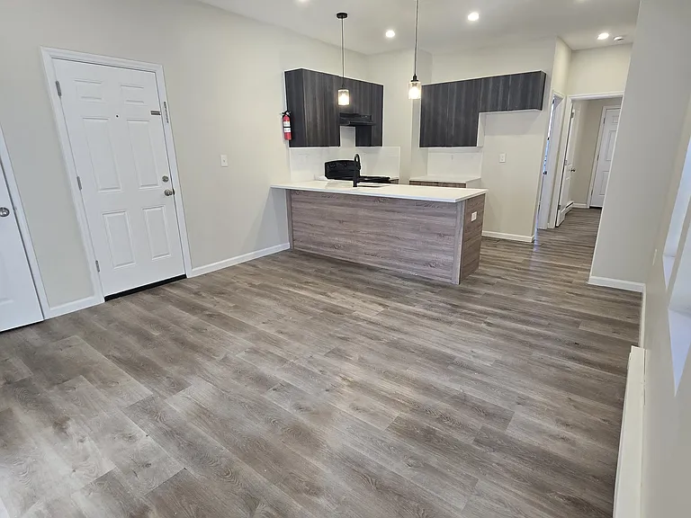 383 Avon Ave #R2 — Photo 3