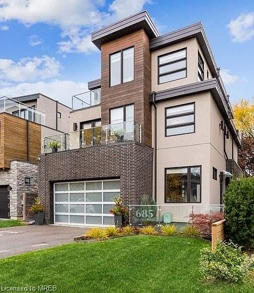 1st image of 685 Montbeck Cres
