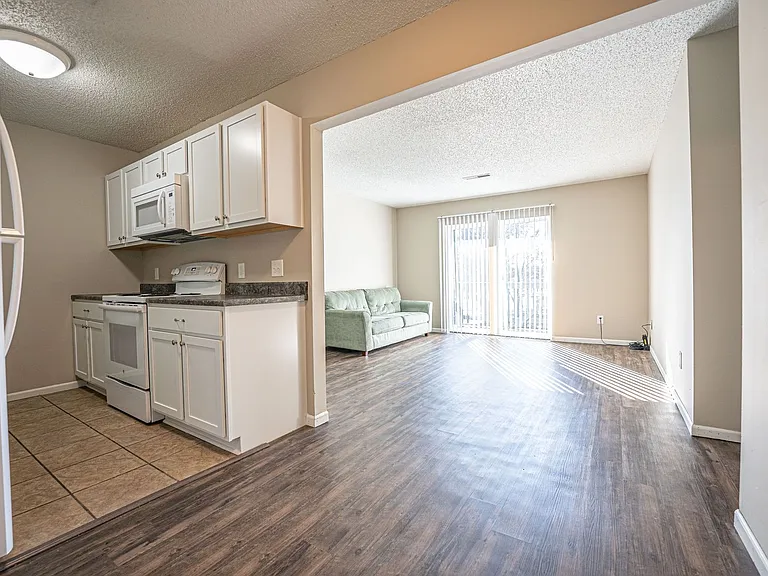 440 E Madison St — Photo 24